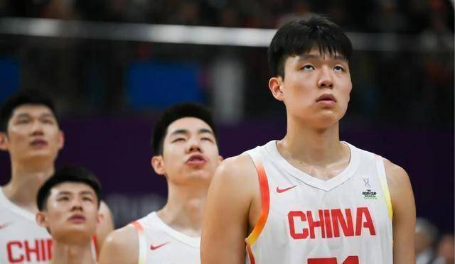 窗口期纽约尼克斯调整名单以备世预赛，外线爆发环节打磨，形势明朗，临场指挥获称赞的简单介绍