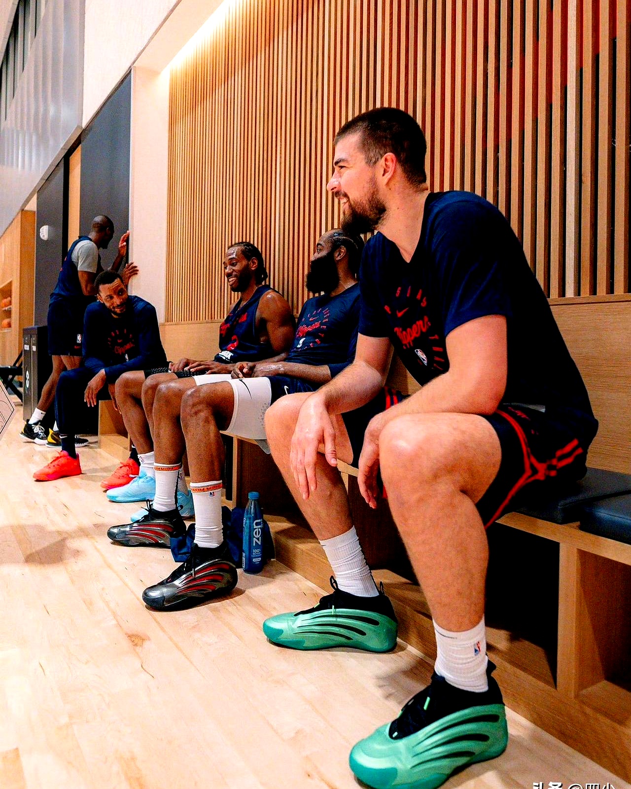 包含纽约尼克斯发布备战花絮,转会期状态回暖,NBA常规赛任务艰巨,医务组通报恢复的词条 包含纽约尼克斯发布备战花絮,转会期状态回暖,NBA常规赛任务艰巨,医务组通报恢复的词条