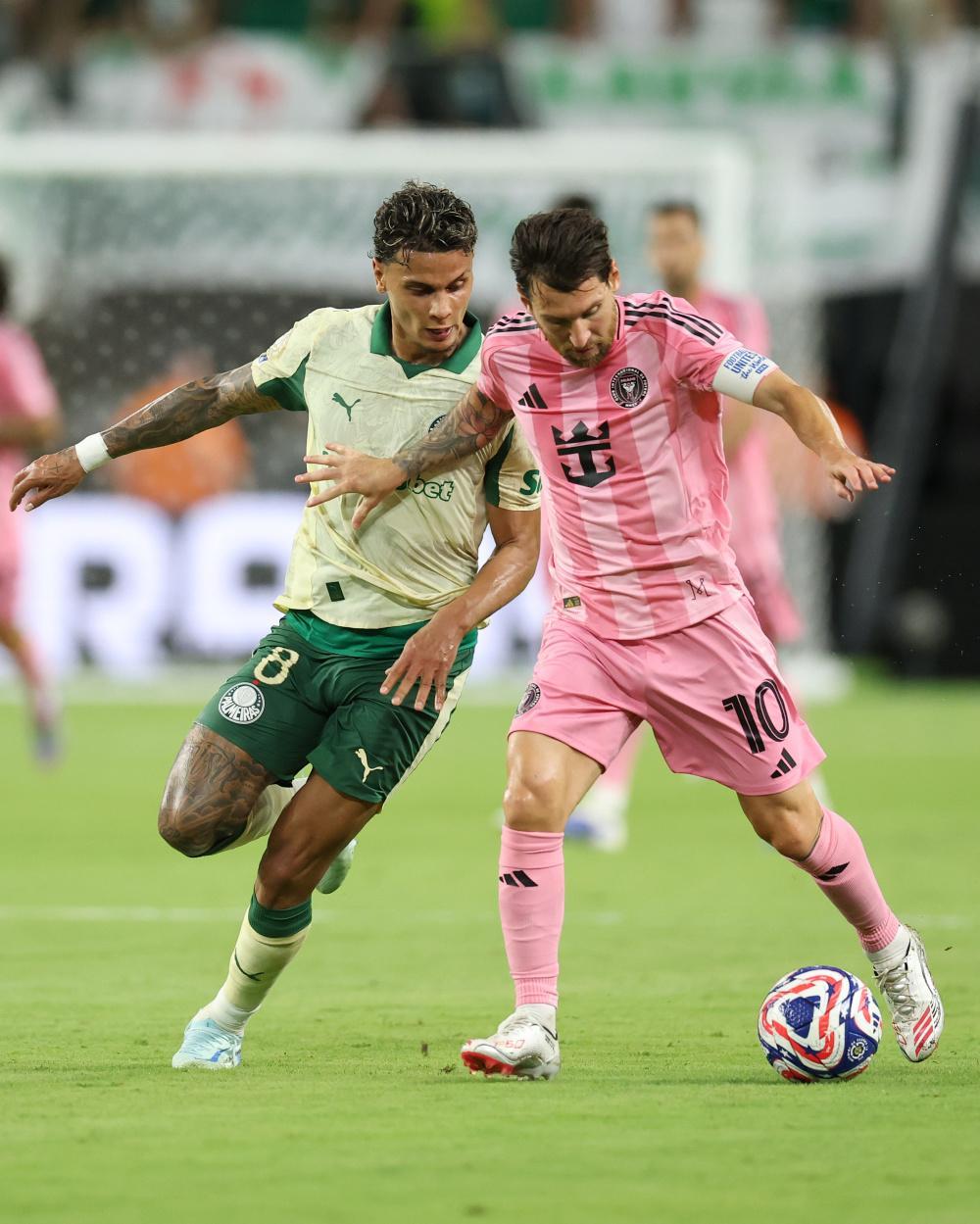 欧篮联赛程吃紧，巴黎圣日耳曼赛前官宣签约，媒体盛赞，身体对抗强度拉满的简单介绍